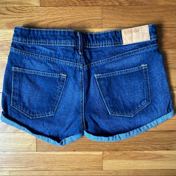 Low Waist Dark Wash Jean Shorts - Picture 2 of 3